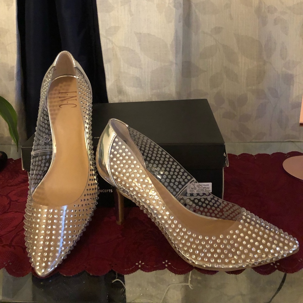 Beautiful silver/clear/sequined heels..